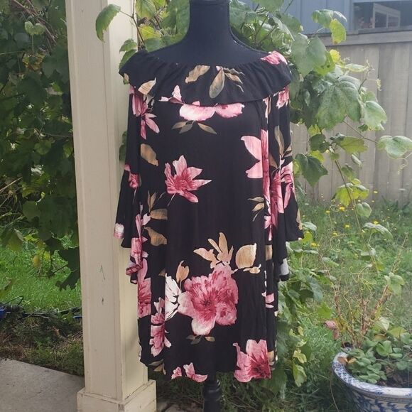Black Floral Off-The-Shoulder Dress-Medium  - Picture 4 of 5